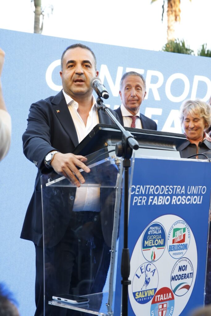 cannizzaro parla dal palco dopo vittoria roscioli