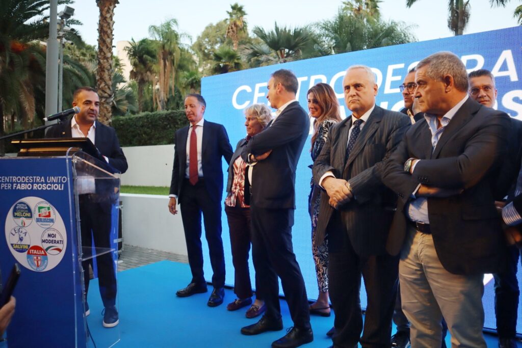 Cannizzaro parla dal palco dopo vittoria Roscioli alle suppletive (1)