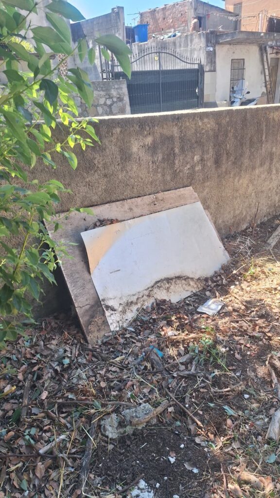 cittadini ripuliscono villetta di via Gran Madre di Dio