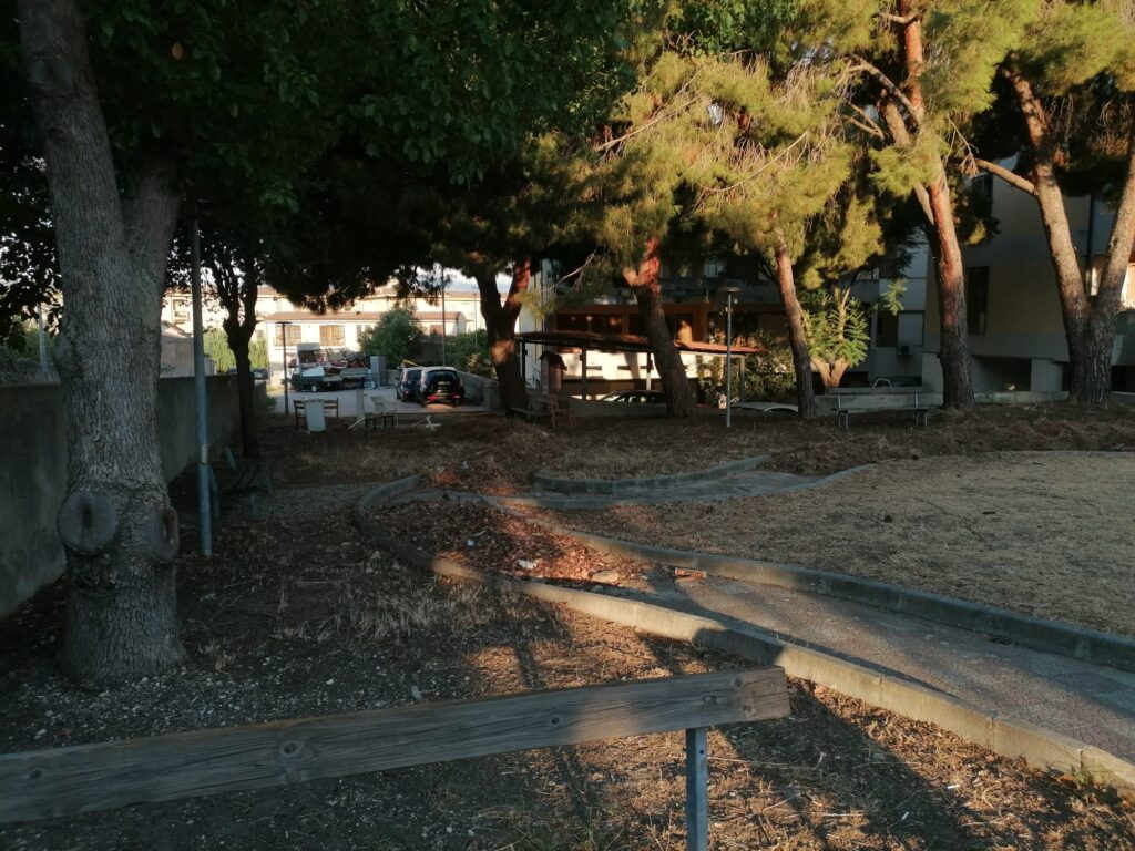 cittadini ripuliscono villetta di via Gran Madre di Dio