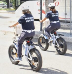 Polizia municipale in bici