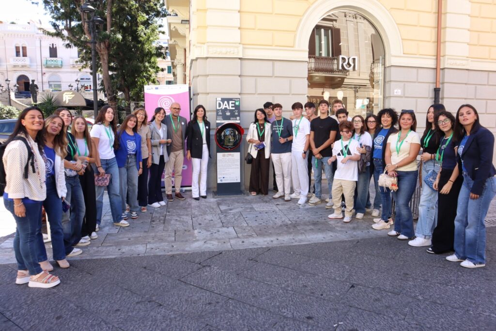 defibrillatore installato a piazza camagna