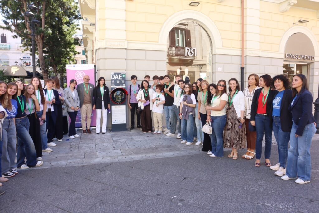 defibrillatore installato a piazza camagna