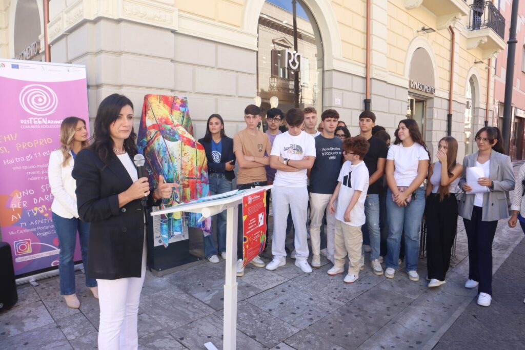 defibrillatore installato a piazza camagna