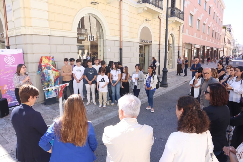defibrillatore installato a piazza camagna