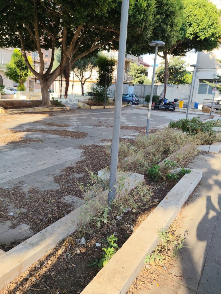 degrado piazza loreto
