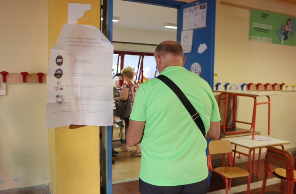 elezioni suppletive reggio calabria uomo al voto 27 settembre 2026