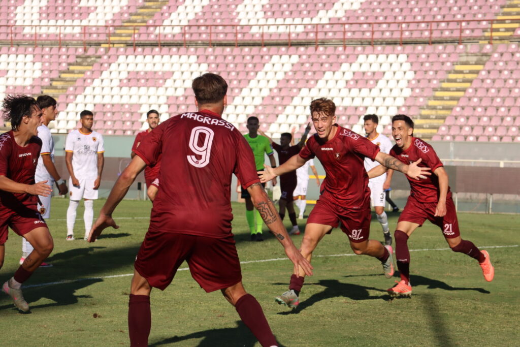 esultanza reggina gol toscano contro l'igea virtus