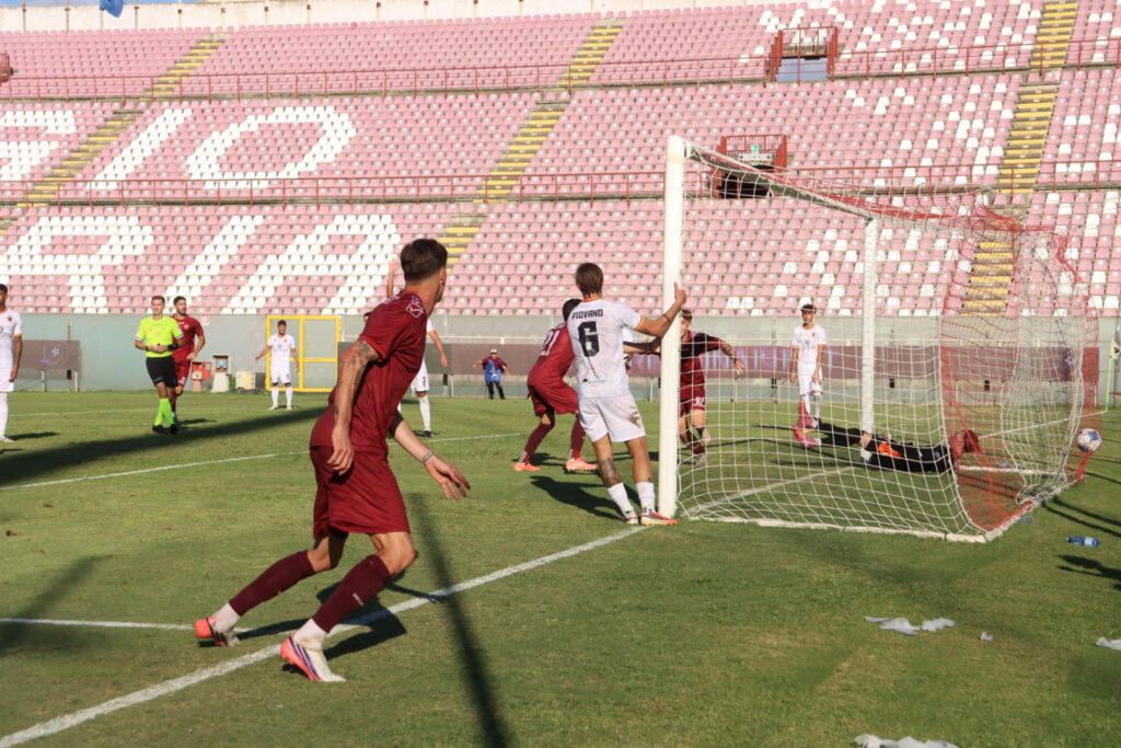esultanza reggina gol toscano contro l'igea virtus