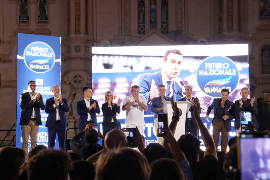 Giannetta a Piazza Duomo contro Cannizzaro: "Reggio Calabria non appartiene a una persona. Un Sindaco amministra una città, non la possiede"