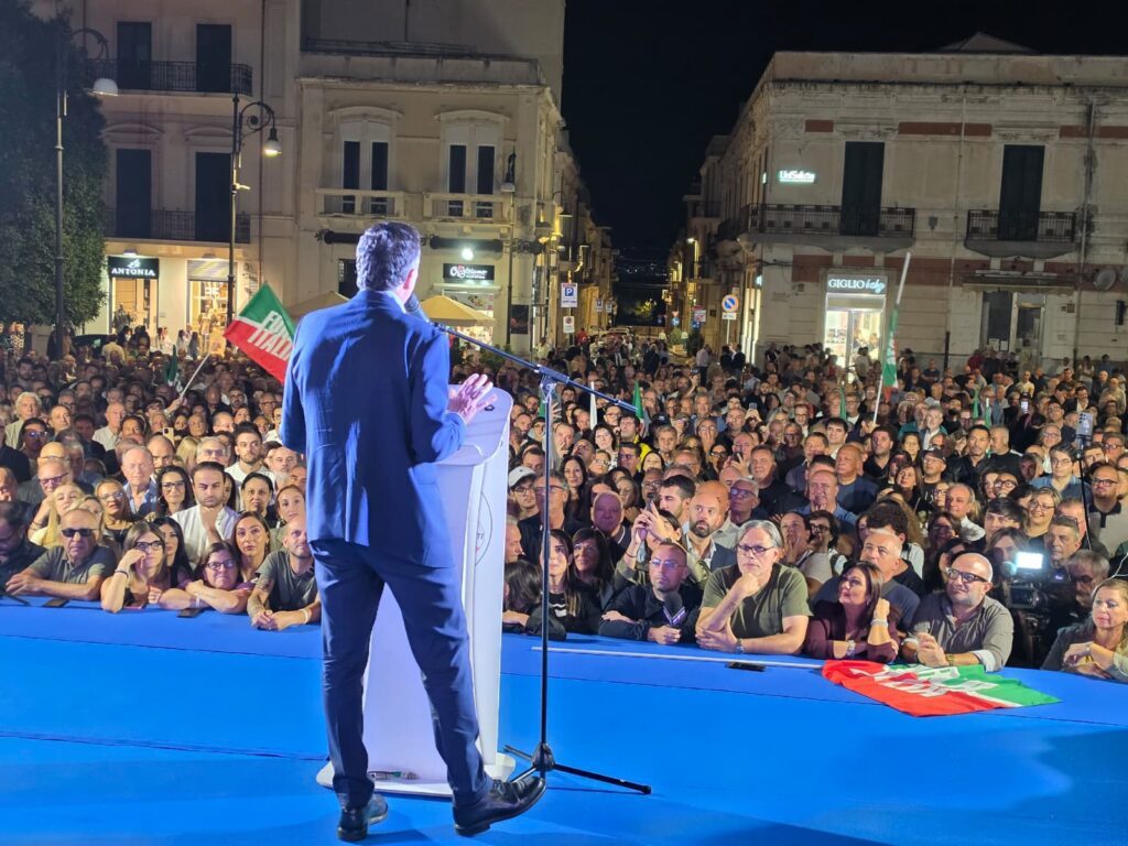 fabio roscioli all'evento di piazza duomo per la chiusura della campagna elettorale per le elezioni suppletive di reggio calabria