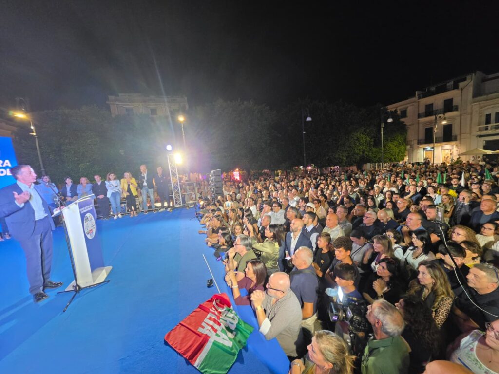 fabio roscioli all'evento di piazza duomo per la chiusura della campagna elettorale per le elezioni suppletive di reggio calabria