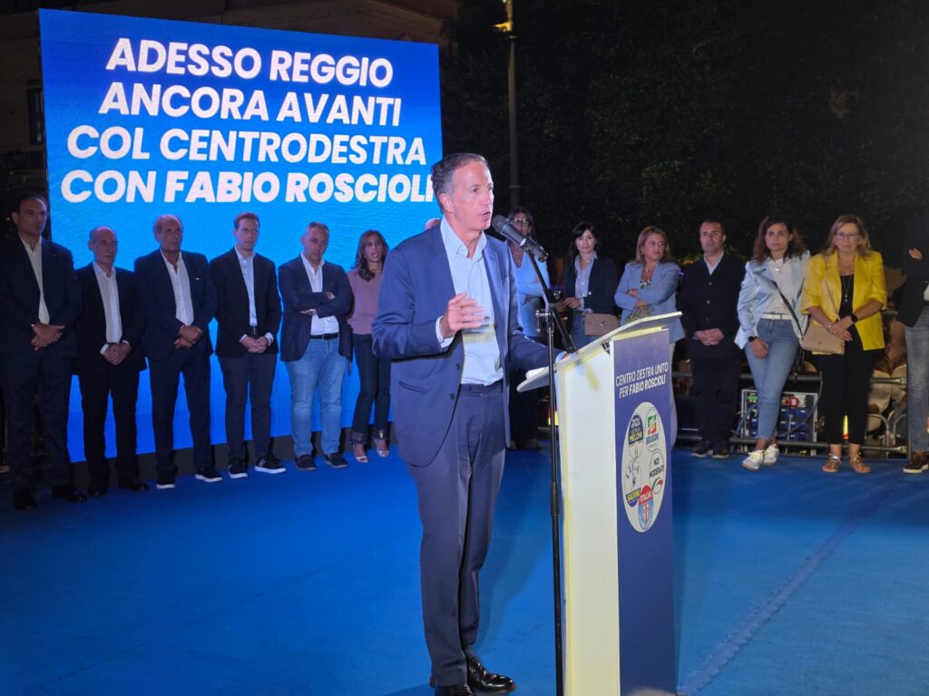 fabio roscioli all'evento di piazza duomo per la chiusura della campagna elettorale per le elezioni suppletive di reggio calabria