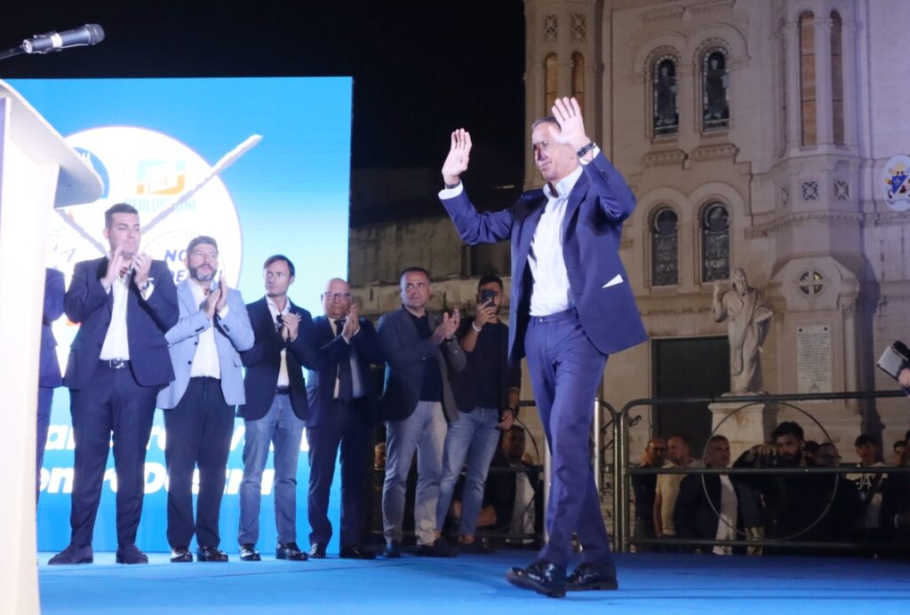 fabio roscioli all'evento di piazza duomo per la chiusura della campagna elettorale per le elezioni suppletive di reggio calabria