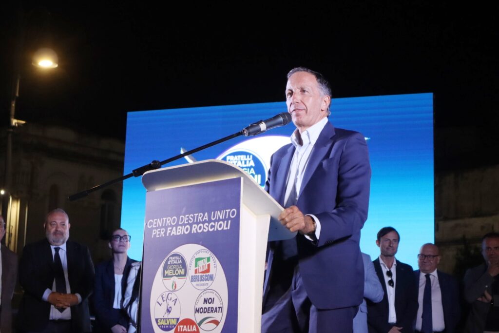 fabio roscioli all'evento di piazza duomo per la chiusura della campagna elettorale per le elezioni suppletive di reggio calabria