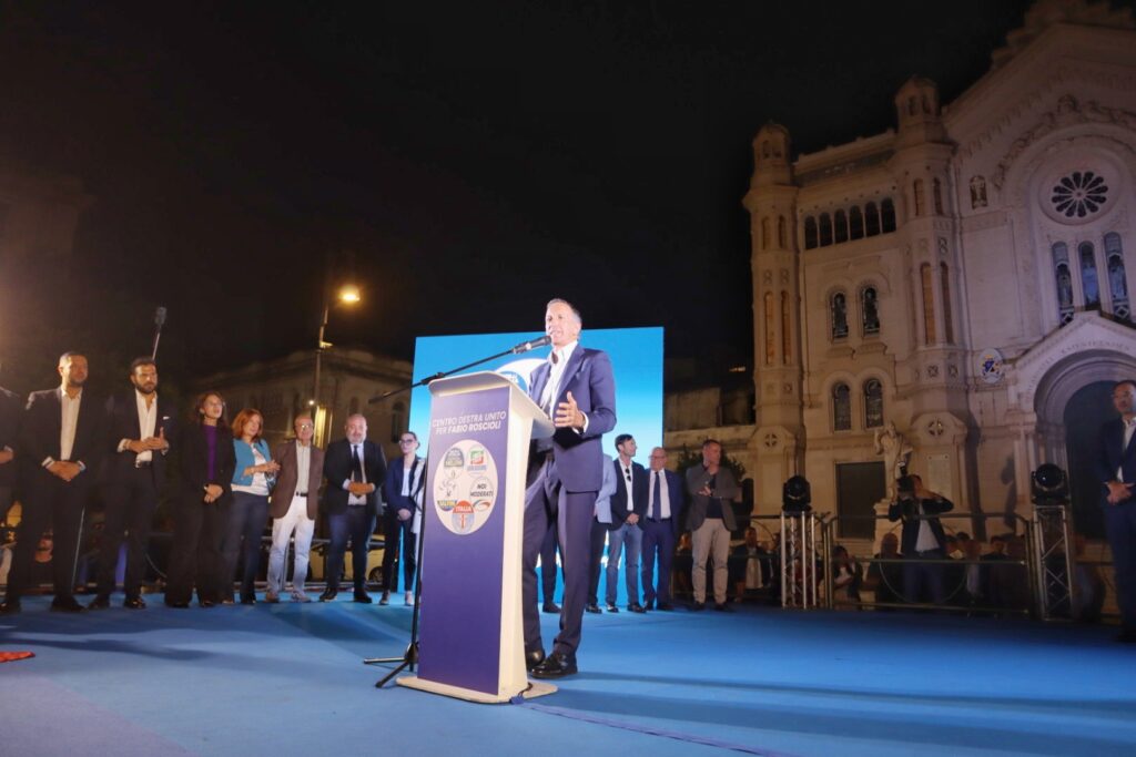 fabio roscioli all'evento di piazza duomo per la chiusura della campagna elettorale per le elezioni suppletive di reggio calabria