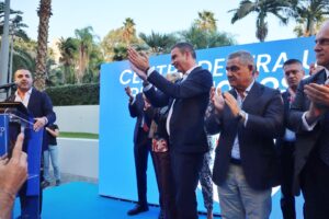 festa Forza Italia dopo vittoria roscioli alle suppletive Occhiuto Lotito festeggiano sul palco