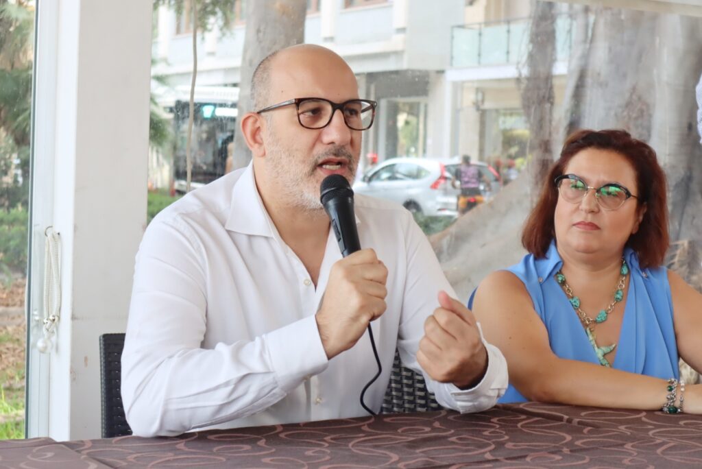 francesco toscano presenta la sua candidatura alle elezioni suppletive di Reggio Calabria