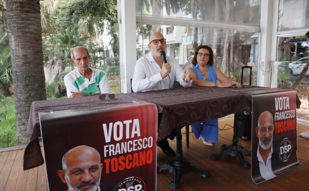 francesco toscano presenta la sua candidatura alle elezioni suppletive di Reggio Calabria