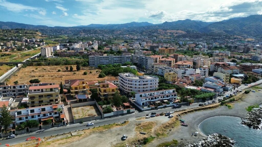 gallico marina dall'alto domenica mattina 13 settembre 2026