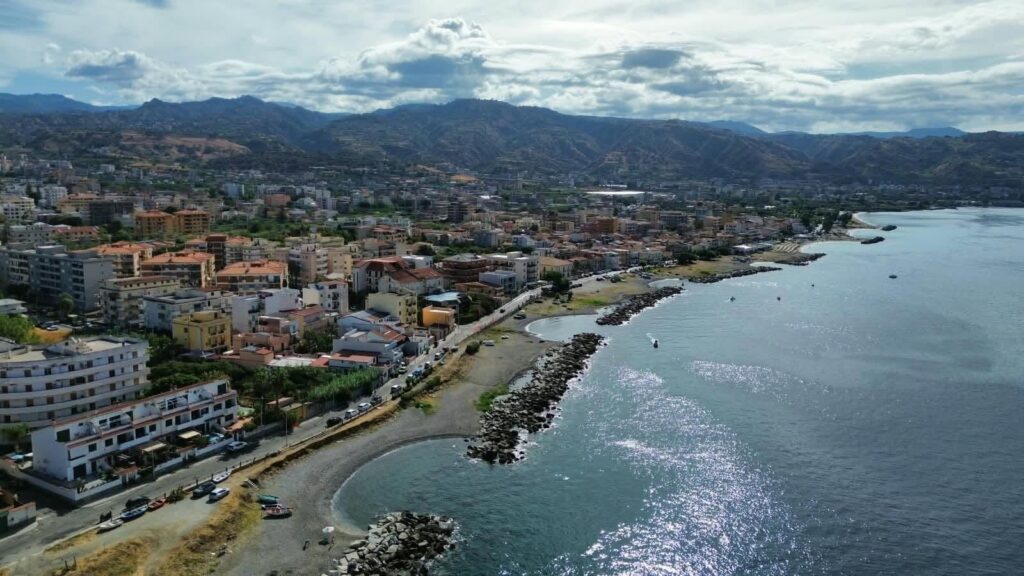 gallico marina dall'alto domenica mattina 13 settembre 2026