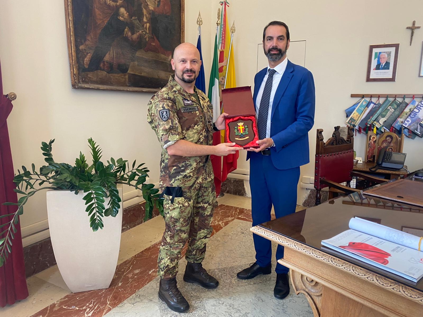generale scimone e sindaco basile