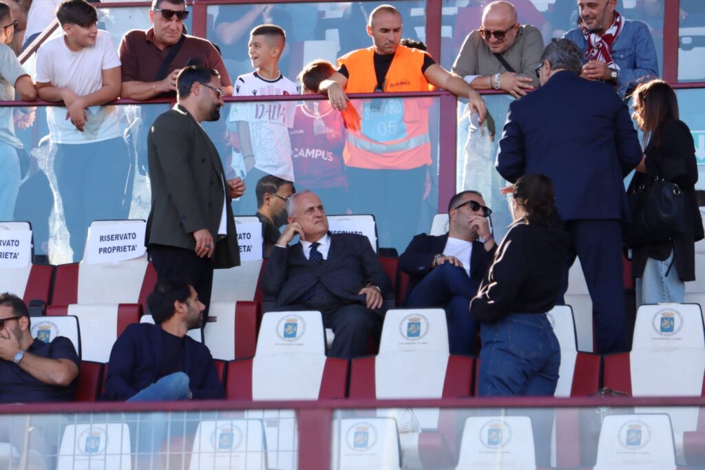 lotito selfie coi tifosi reggina-igea virtus