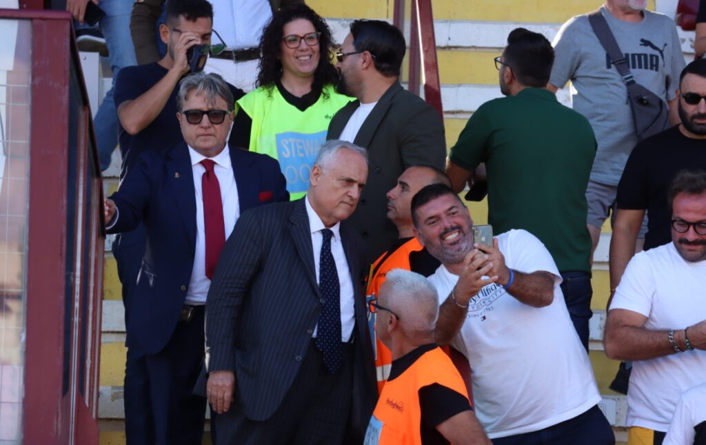 lotito selfie coi tifosi reggina-igea virtus