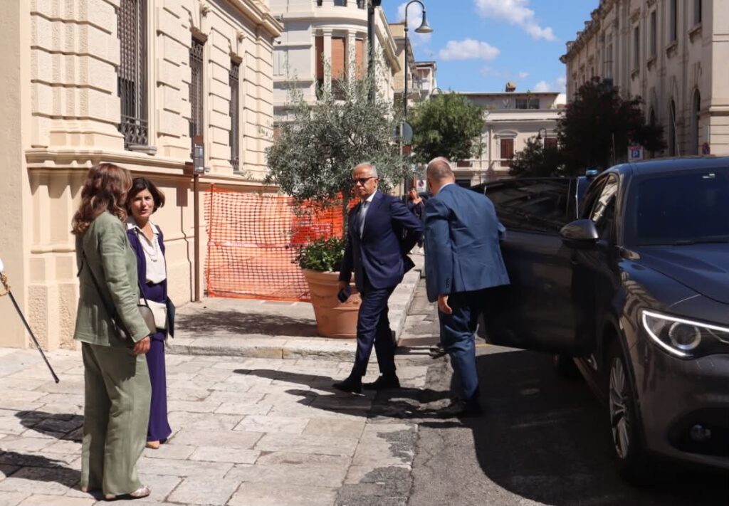 piantedosi al palazzo del governo reggio calabria
