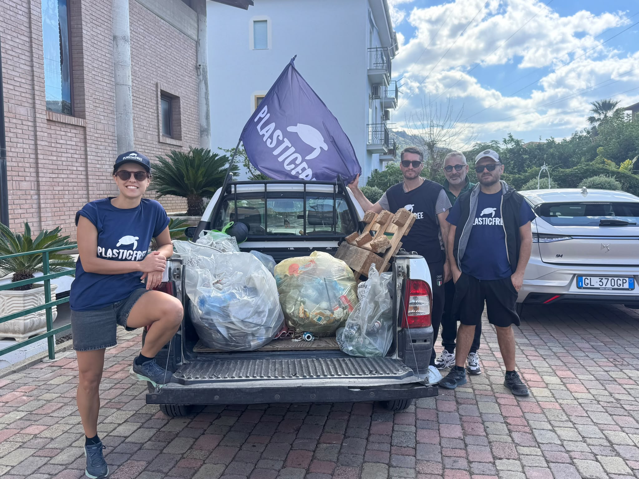 Plastic Free, in Calabria raccolte quasi 4 tonnellate di rifiuti con Sea & River
