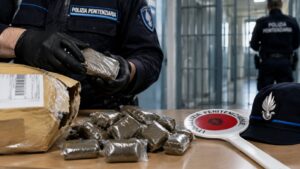 polizia penitenziaria droga carcere