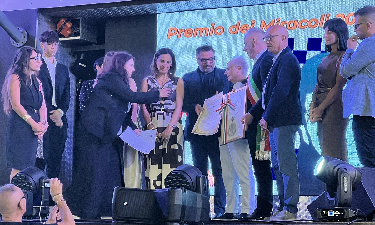 Taurianova celebra il Premio dei Miracoli: i messaggi di Meloni e Schlein