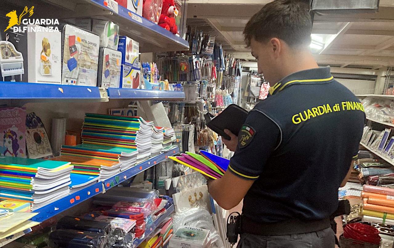Catania, sequestrati oltre 24 mila prodotti scolastici non conformi: penne, mati