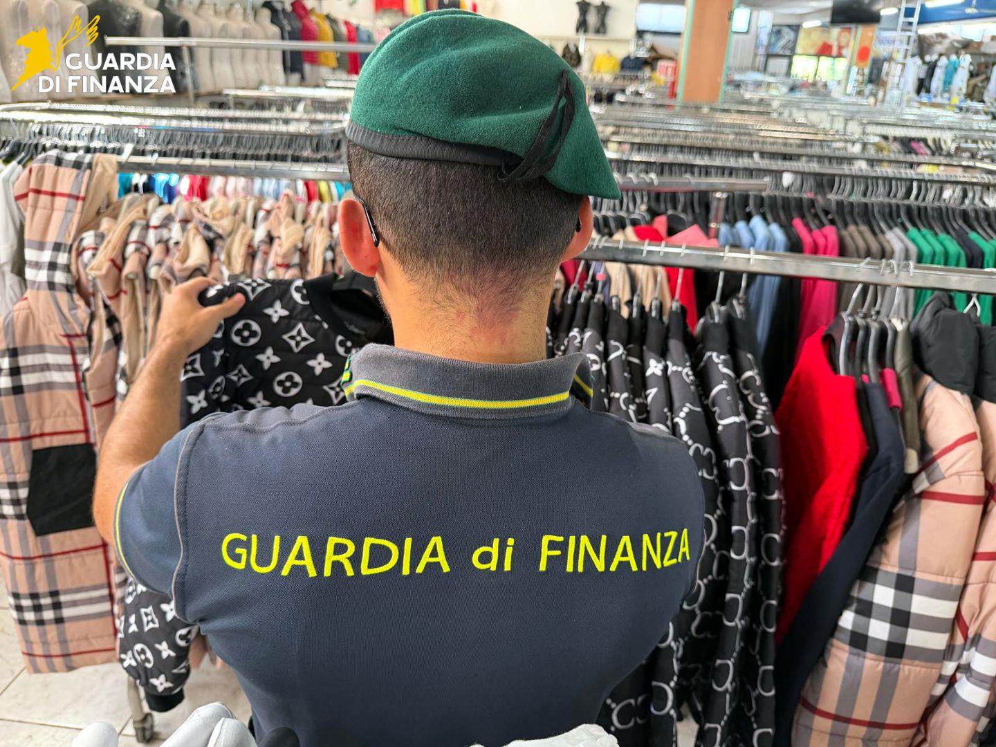 Misterbianco, maxi sequestro della Guardia di Finanza: trovati 4.400 capi contra