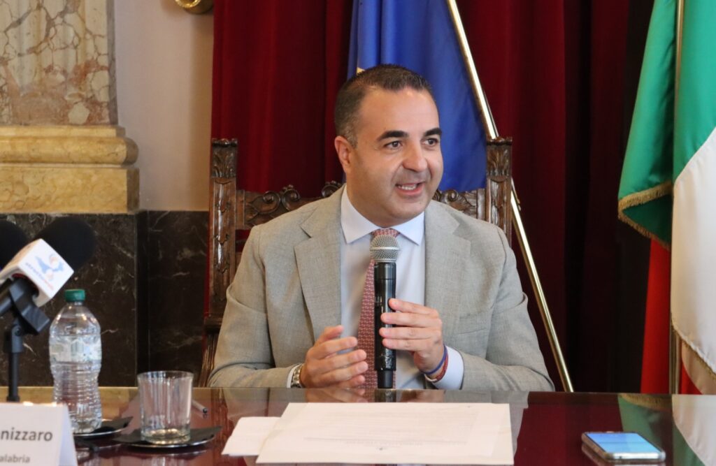Accordo con Grasse per ingresso Reggiog Calabria nel club europeo città del profumo