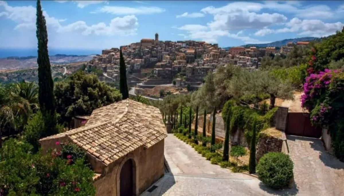 Badolato borgo visto da nord