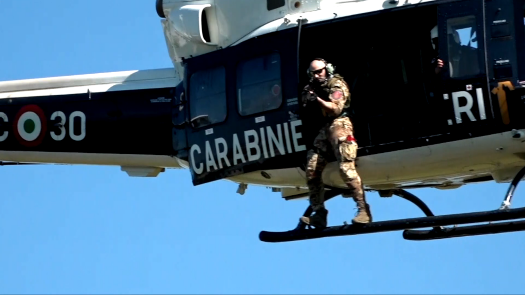 CARABINIERI_ELICOTTERO CACCIATORI