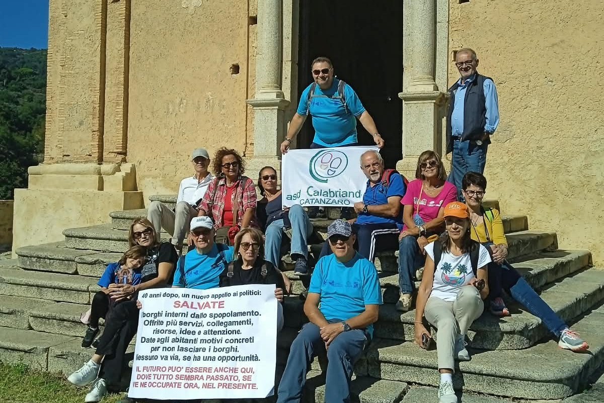 Badolato lancia l’allarme contro lo spopolamento: “basta ‘paesicidi’, salviamo i