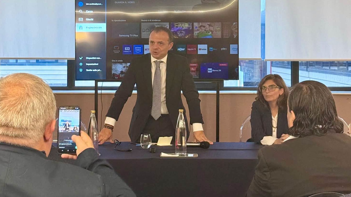 Cateno De Luca da Avellino lancia la sfida: “Sud chiama Nord punta a superare il