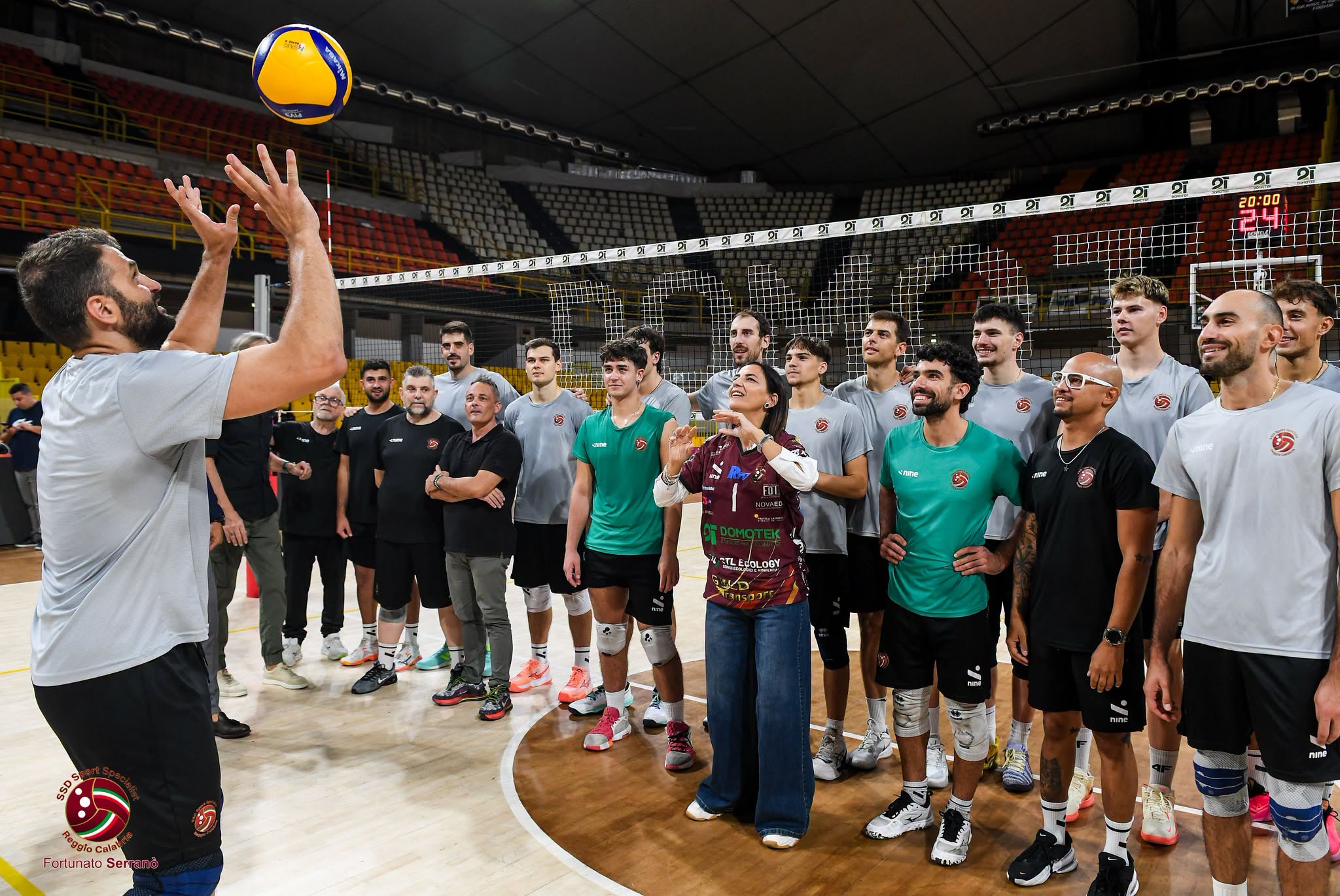 Domotek Volley, una palleggiatrice d’eccezione: visita speciale dell’ass. Michel