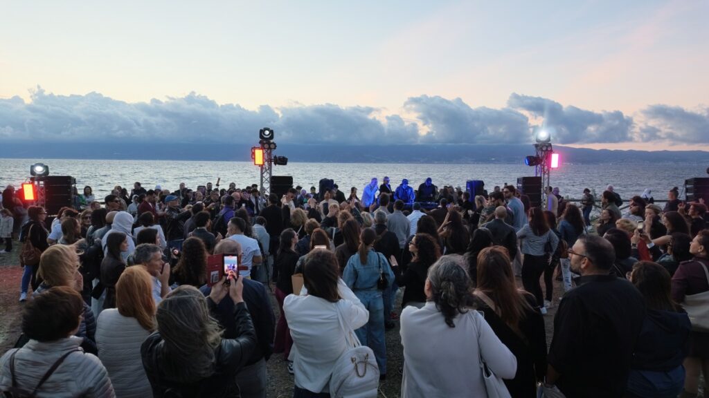 Il Ponte dell’Alba ospita il suo primo evento! Giovani, dj e allegria: dove ieri c’era degrado, oggi si fa festa | FOTO e INTERVISTE