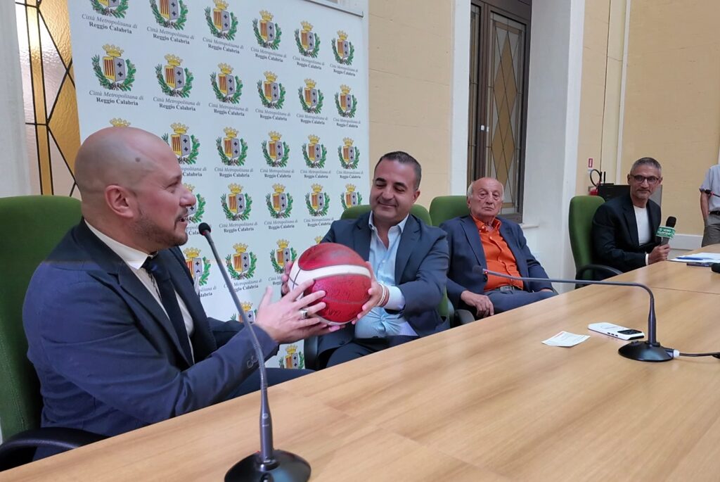 Francesco Cannizzaro pallone basket