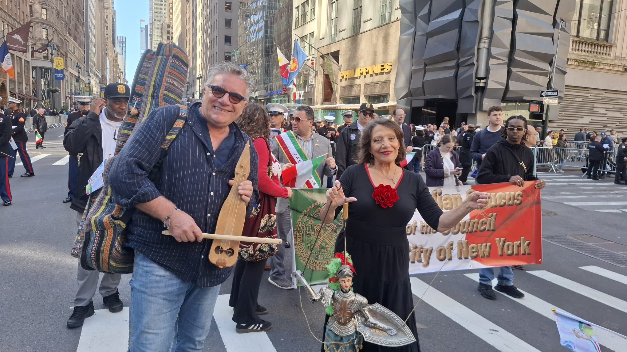 Fulvio Cama e Sara Cappello incantano New York: cantastorie e pupi di Calabria e