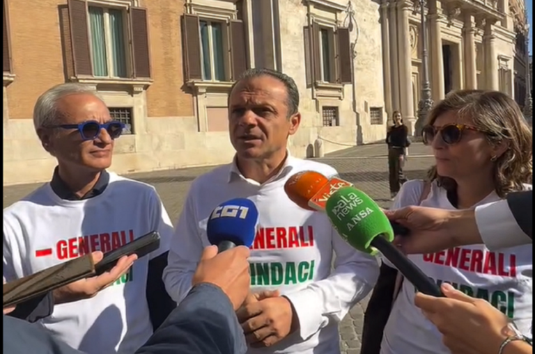 Cateno De Luca a Montecitorio, bordate a tutti: “noi i veri civici, basta cazzari e finzioni” | VIDEO