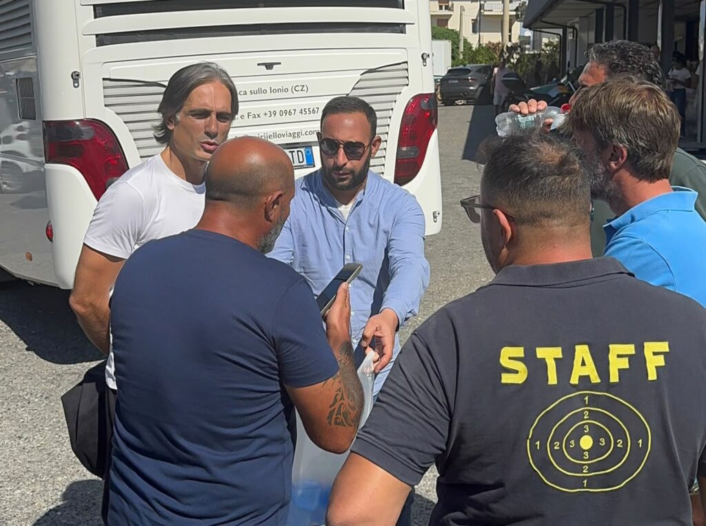 Giuseppe Falcomatà alla protesta degli agricoltori a davoli catanzaro