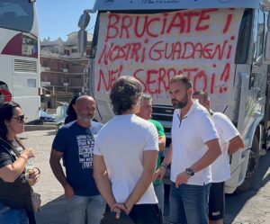 Giuseppe Falcomatà alla protesta degli agricoltori a davoli catanzaro