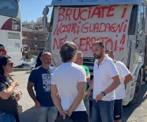 Giuseppe Falcomatà alla protesta degli agricoltori a davoli catanzaro