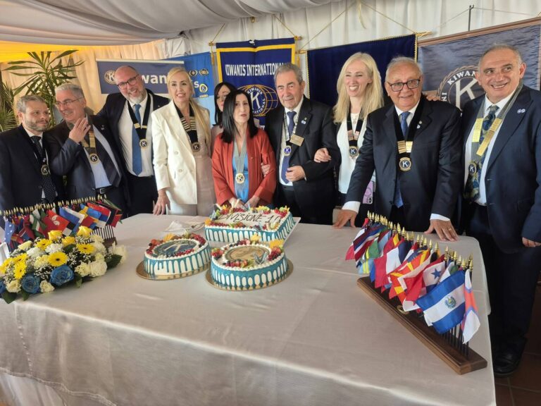 Kiwanis direttivo con torta