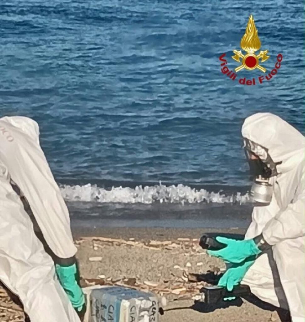 Messina contenitore sospetto