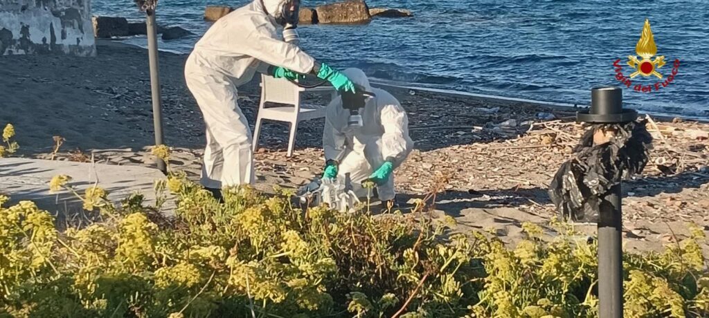 Messina contenitore sospetto